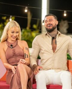 Kim Jest Sofi Z Love Island Wiek Partner Instagram Obcas Pl