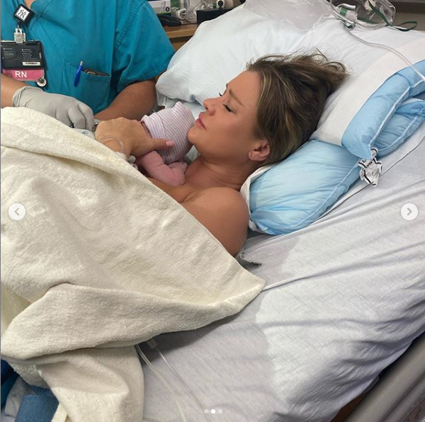 Joanna Krupa urodziła! Pokazała zdjęcie z porodówki!