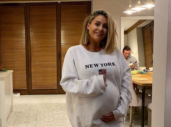Roznek-Majdan udaje ciążę