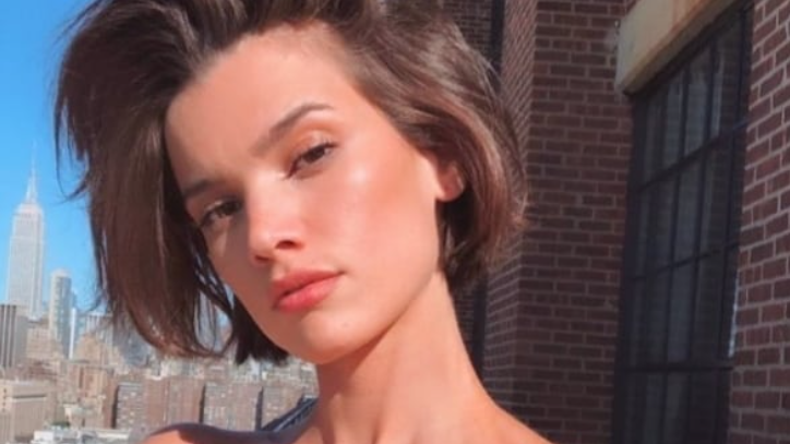 Bosa i zdezorientowana modelka