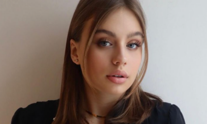 Oliwia Bieniuk pozuje w staniku