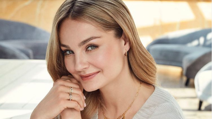 Małgosia Socha w sportowej stylizacji z użyciem obuwia marki New Balance