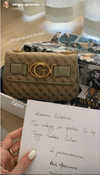 Wiktoria Gąsiewska i jej luksusowa torebka od marki Guess