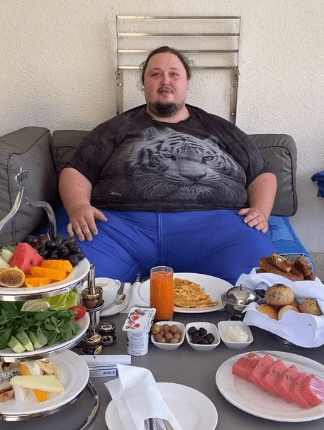 Luka Safronow waży 270 kg.