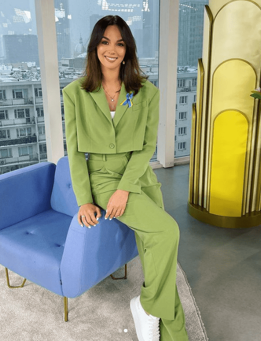 Paulina Krupińska w zielonym garniturze od marki La Mania