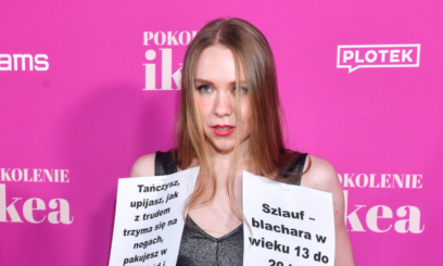 Manifestacja Mai Staśko na premierze filmu “Pokolenie Ikea”. Obwiesiła się cytatami z książki!