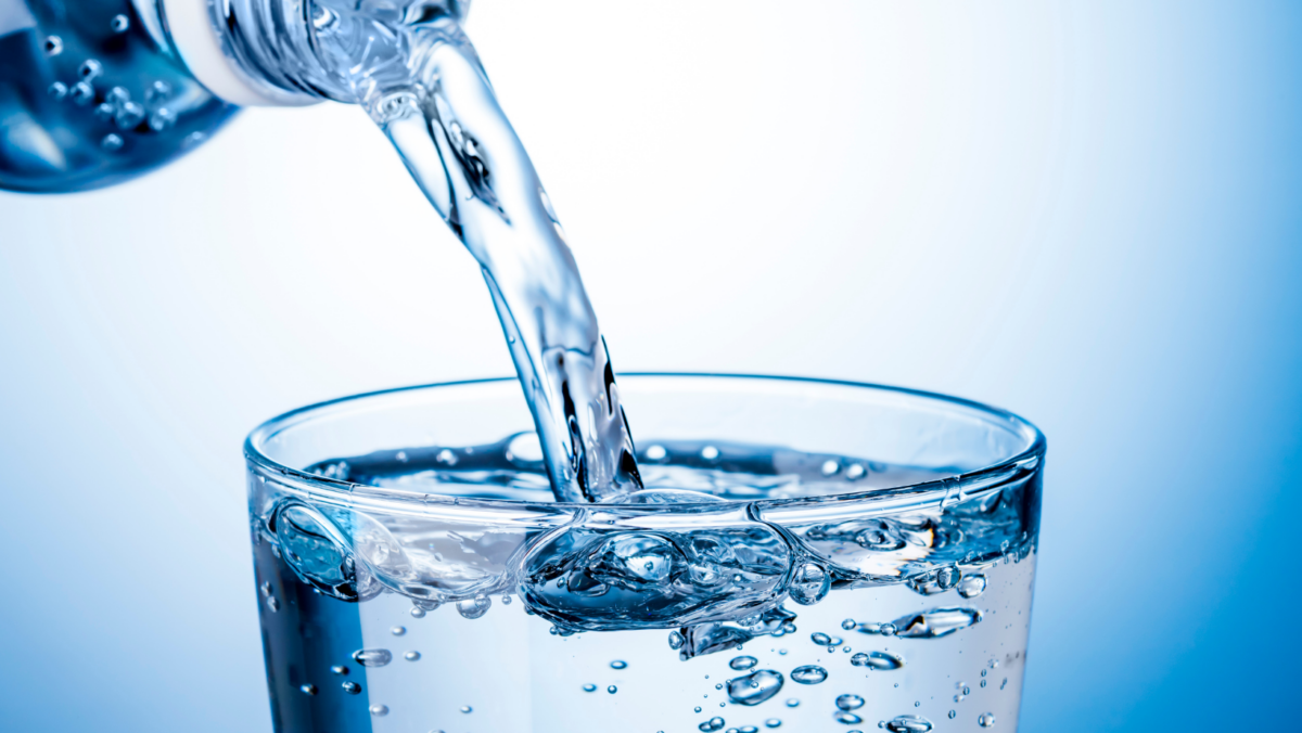 Skutki nadmiernego picia wody