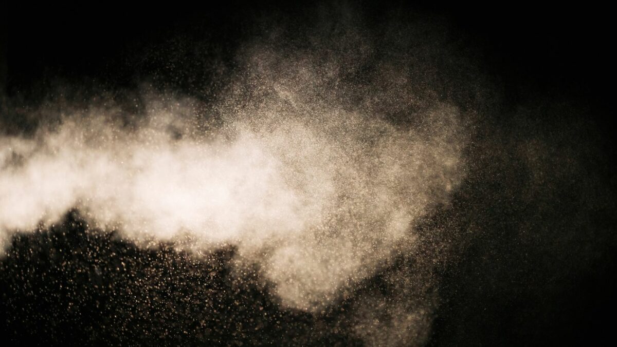 Pył promieniotwórczy.