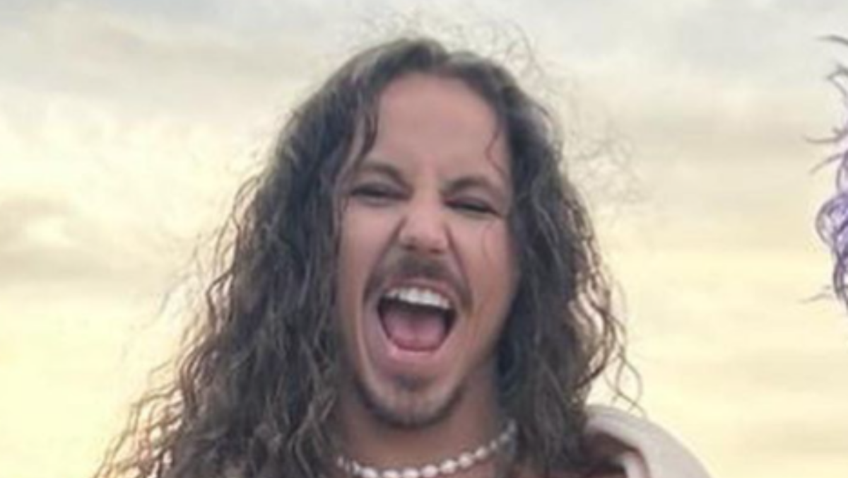 Michał Szpak za rękę z mężczyzną. To zdjęcie zelektryzowało fanów artysty