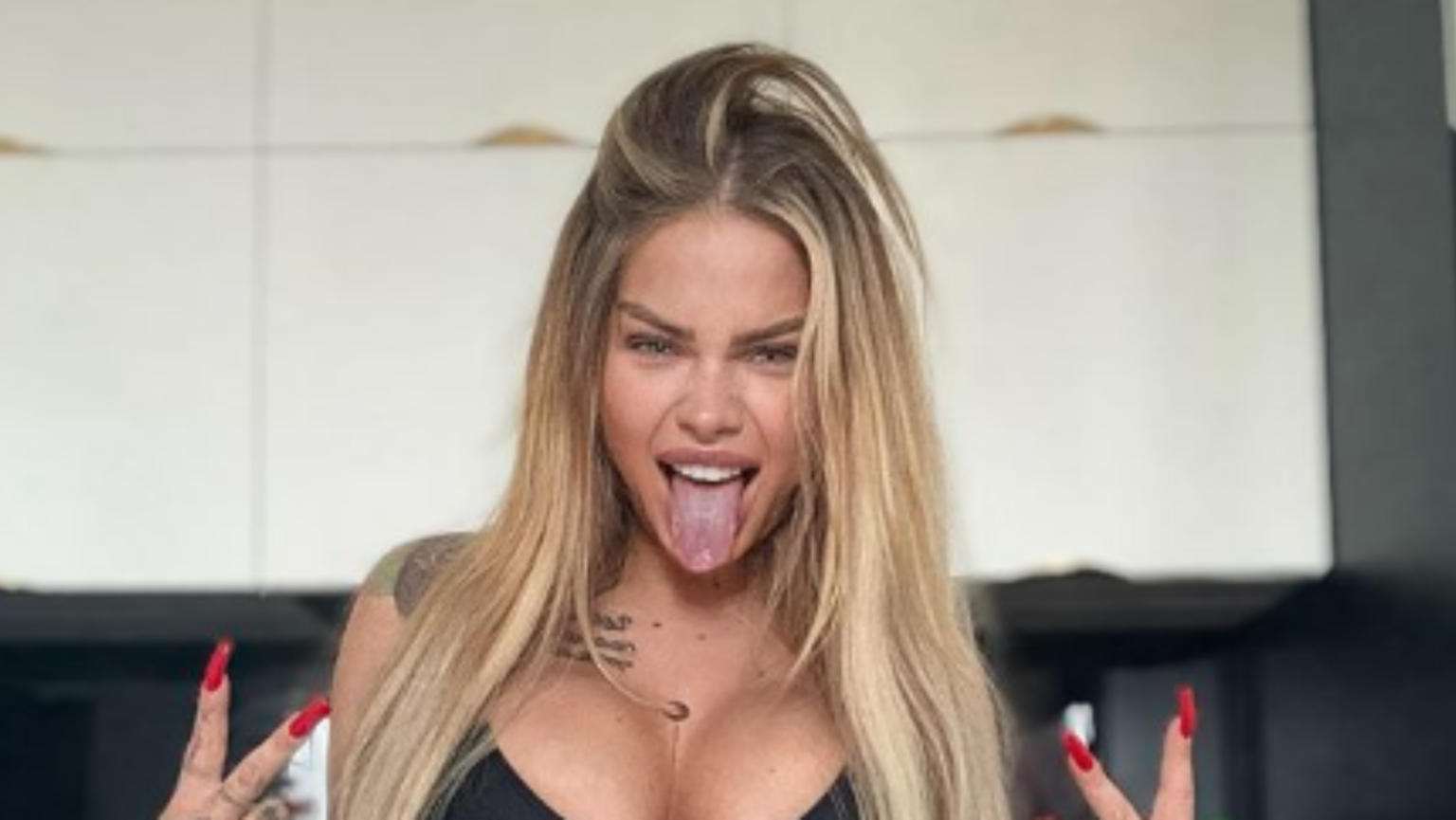 Ewelona odsłoniła kobiece krągłości w skąpym bikini!