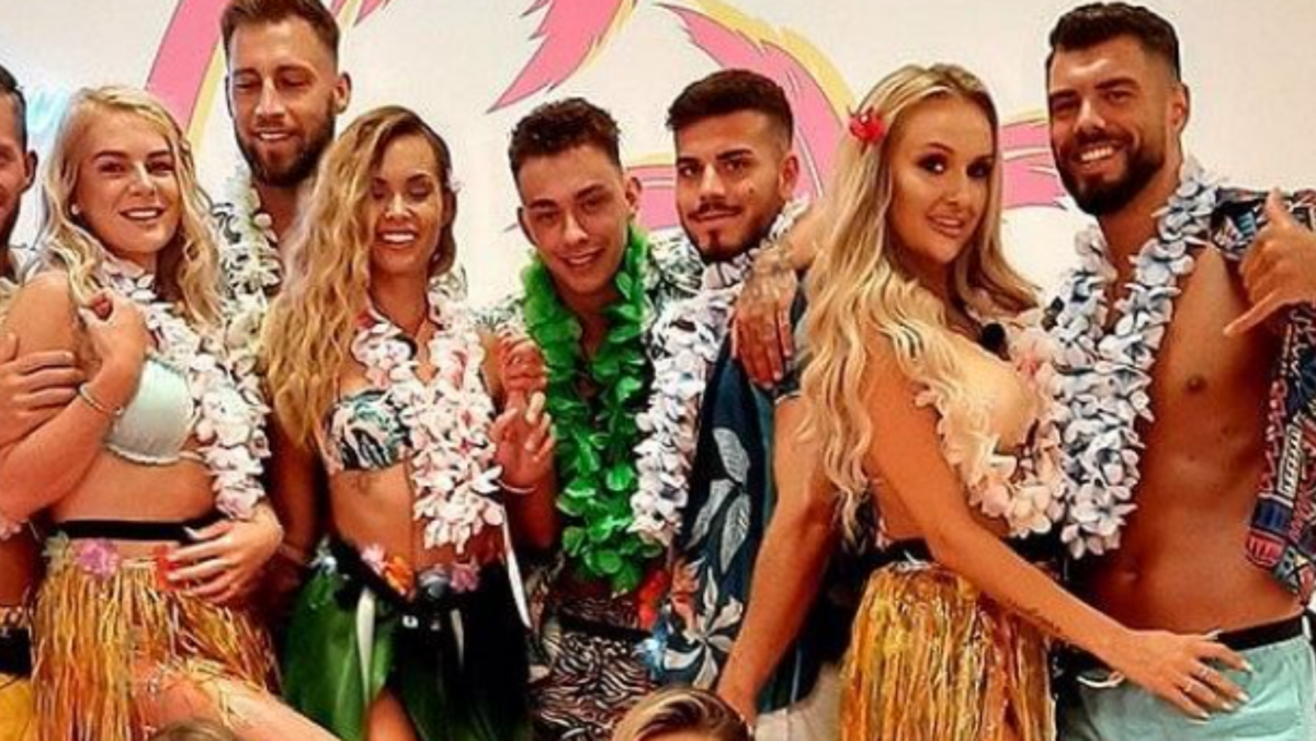 “Love Island”: Kolejne rozstanie. Internauci podejrzewają, że to przez niego się rozstali. Jest odpowiedź…