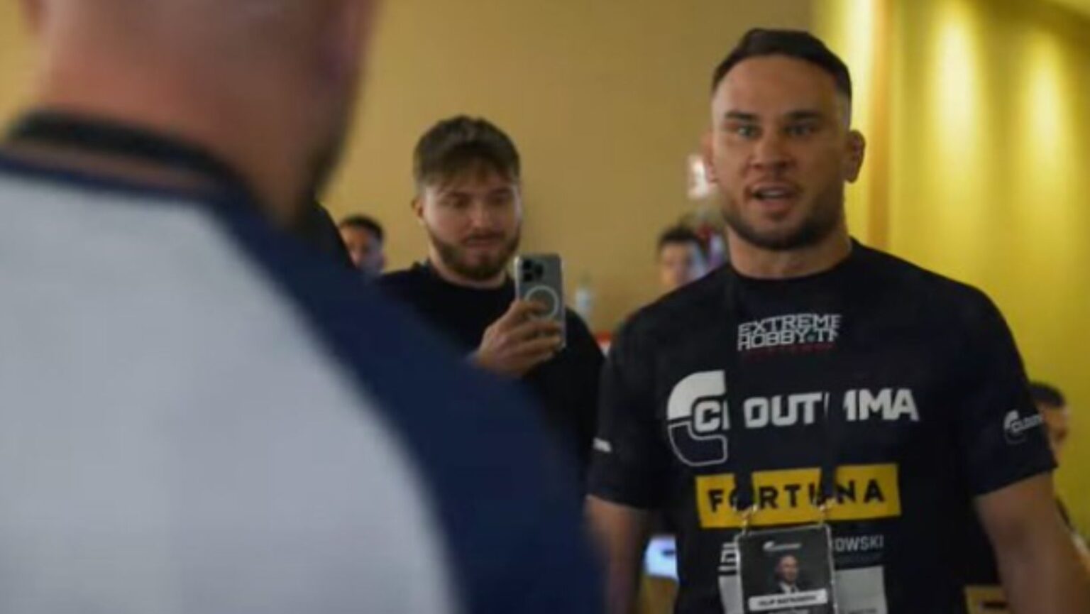 Skandal z zawodnikiem MMA.
