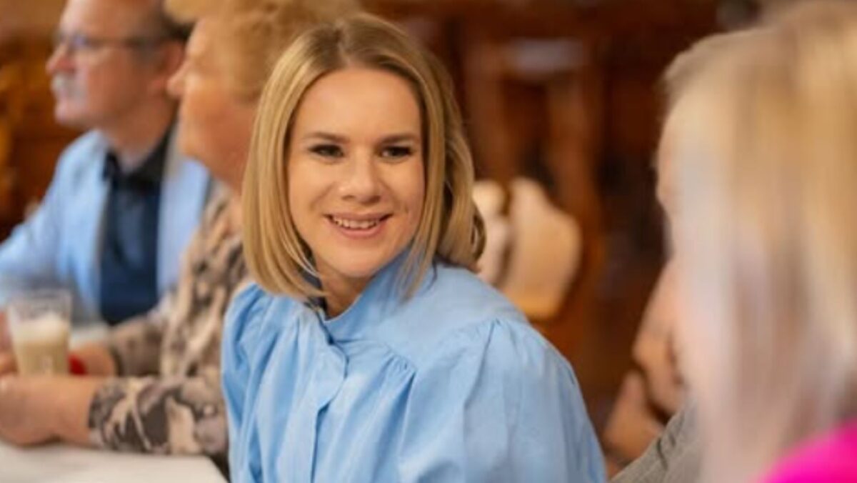 Marta Nawrocka - zarobki.