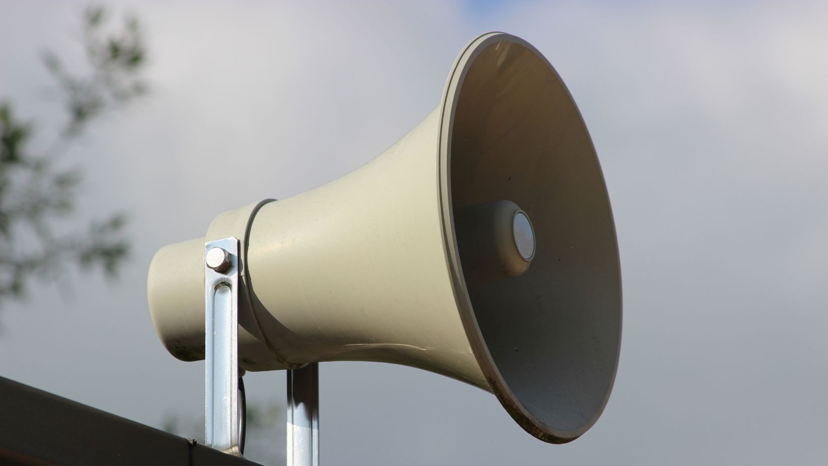 SMS z RCB trafi do wszystkich Polaków! To decyzja premiera Tuska