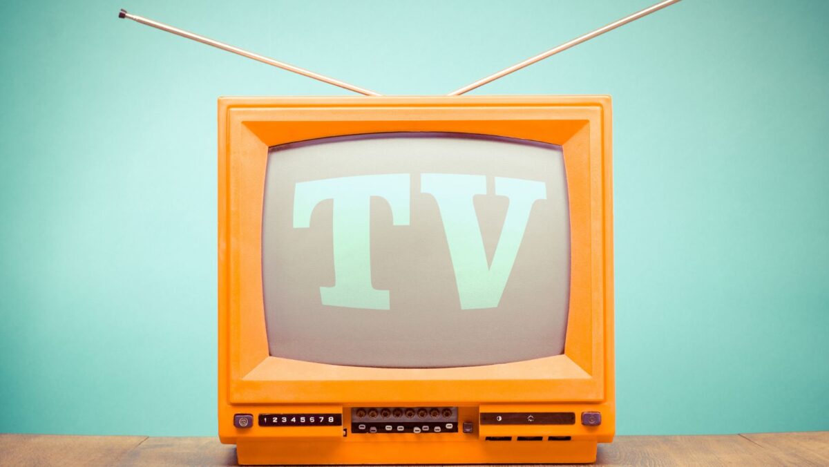 Koniec ery w telewizji naziemnej. Dwa popularne kanały znikają 29 grudnia – sprawdź, czy twój telewizor przetrwa zmianę!