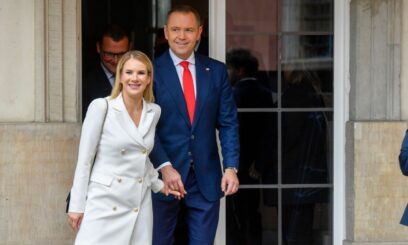 Sukienka Nawrockiej na licytacji.