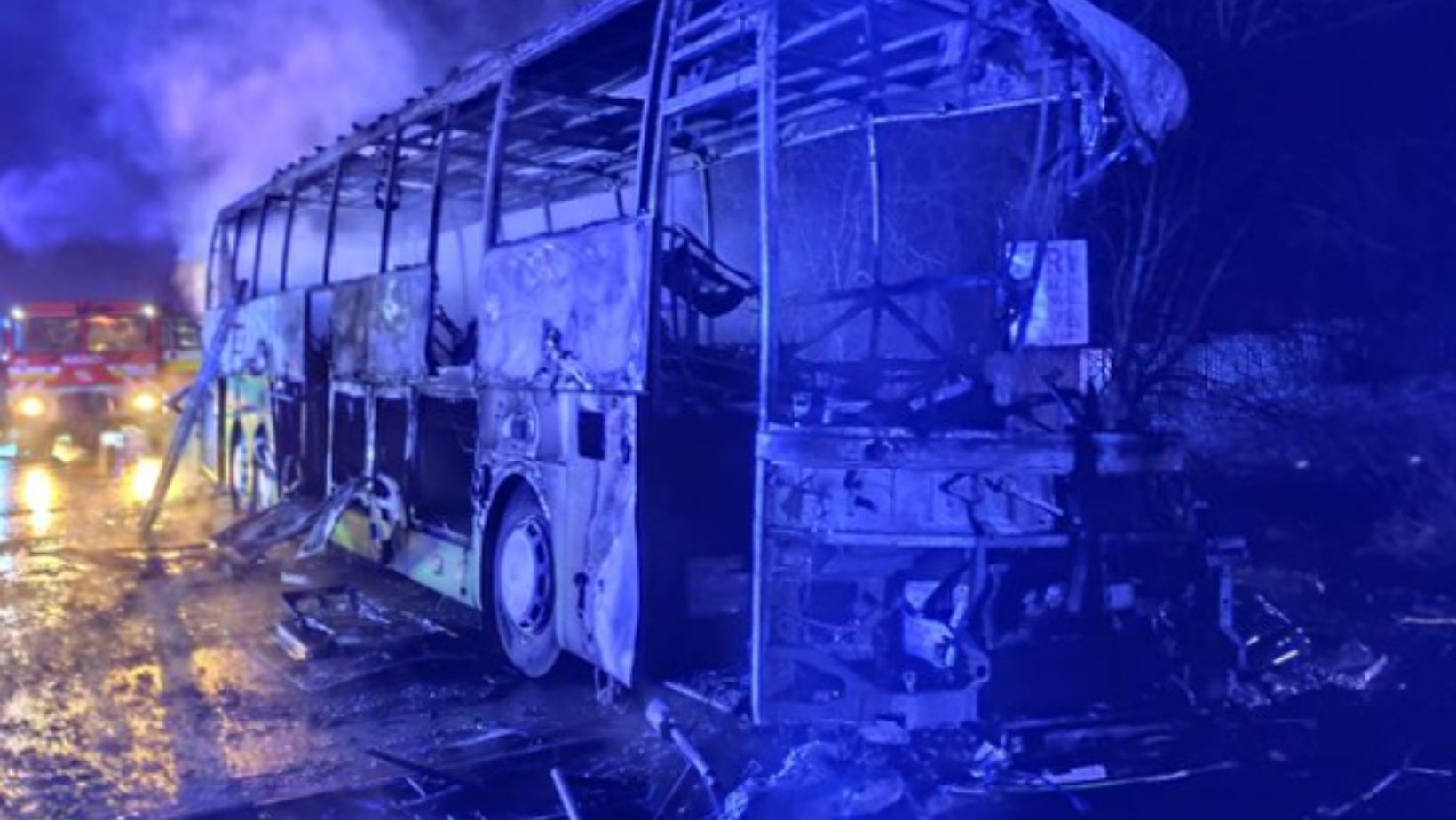 Tragedia na słowackiej drodze. Polski autokar w płomieniach, kierowca nie żyje, ranni pasażerowie