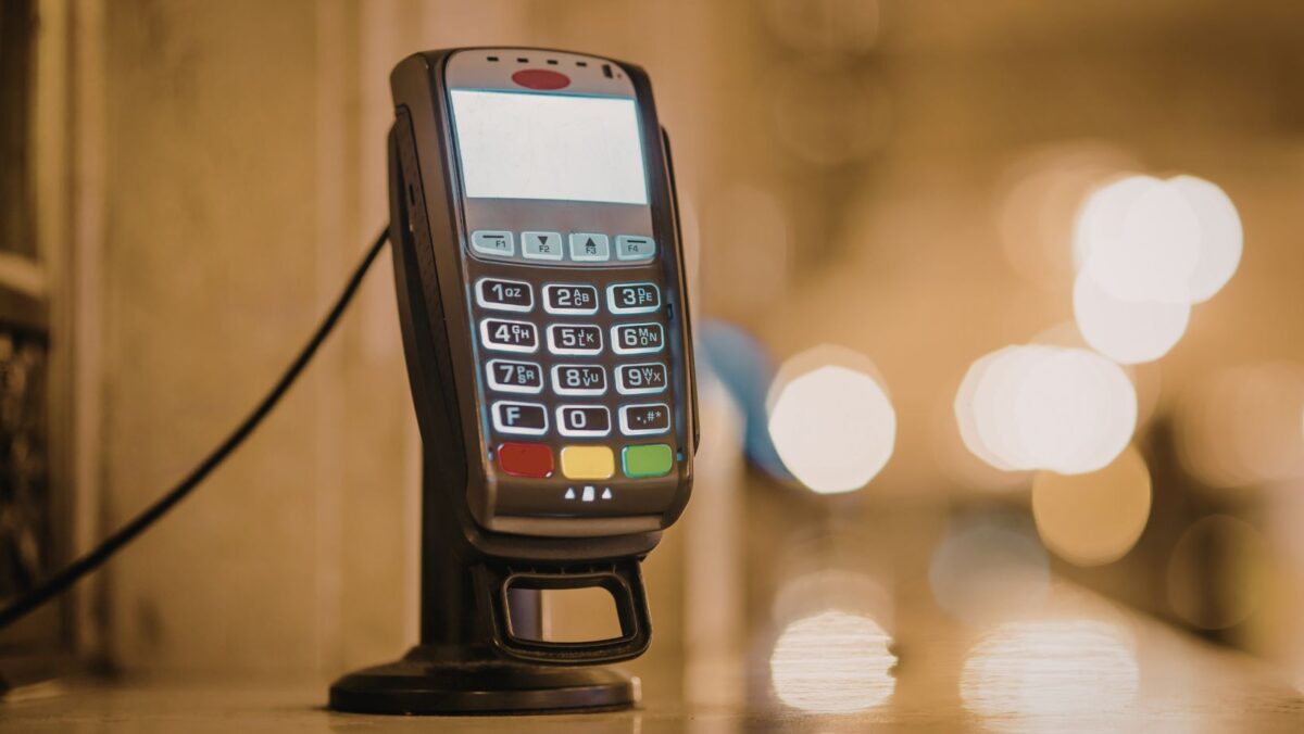 Potężna awaria płatności. Karty i BLIK nie działają! Chaos w polskich bankach