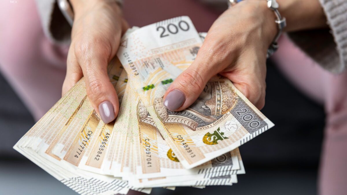 Minimalna płaca rośnie od 1 lipca. Część Polaków bez dodatkowych pieniędzy
