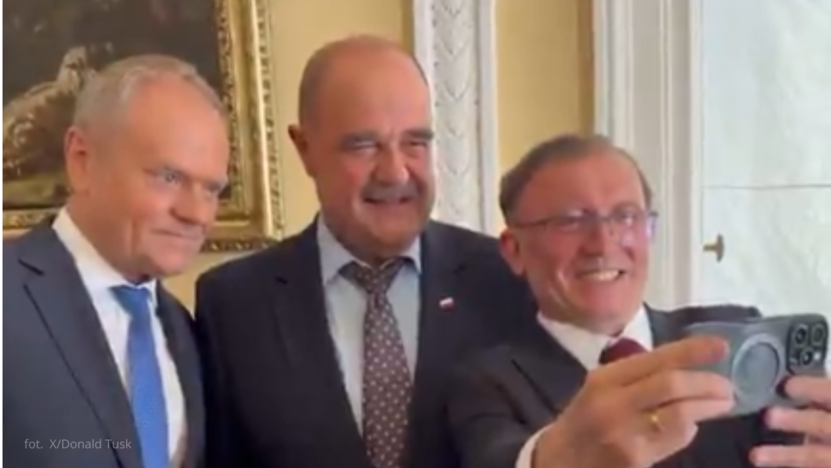 Donald Tusk odwiedził plan “Rancza”. Reżyser wydał oświadczenie