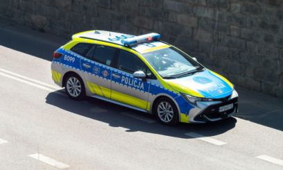 Czterolatka spadła z piątego piętra. Trzej mężczyźni złapali ją w koc. Wiadomo już, co matką