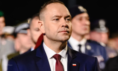Karol Nawrocki zdjął chłopcu czapkę na stadionie. Nagranie w mig obiegło sieć